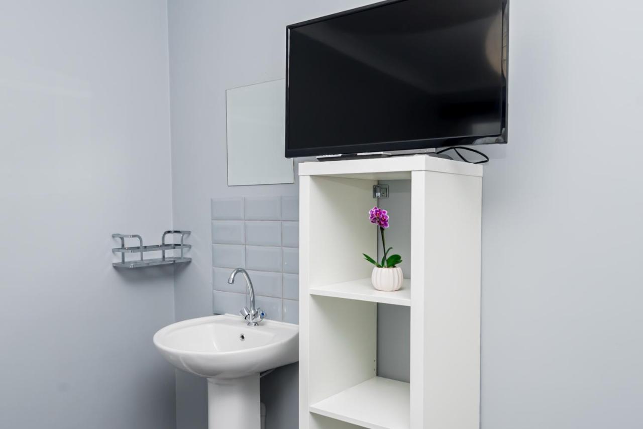Shirley House 2, Self Catering Guest House, Self Check In, Smart Locks, 10 Min Walk To Southampton General, Aspire And Princess Anne Hospitals, Access To Fully Equipped Kitchen, Excellent Transport Links, Ideal For Longer Stays And Hospital Shifts Luaran gambar