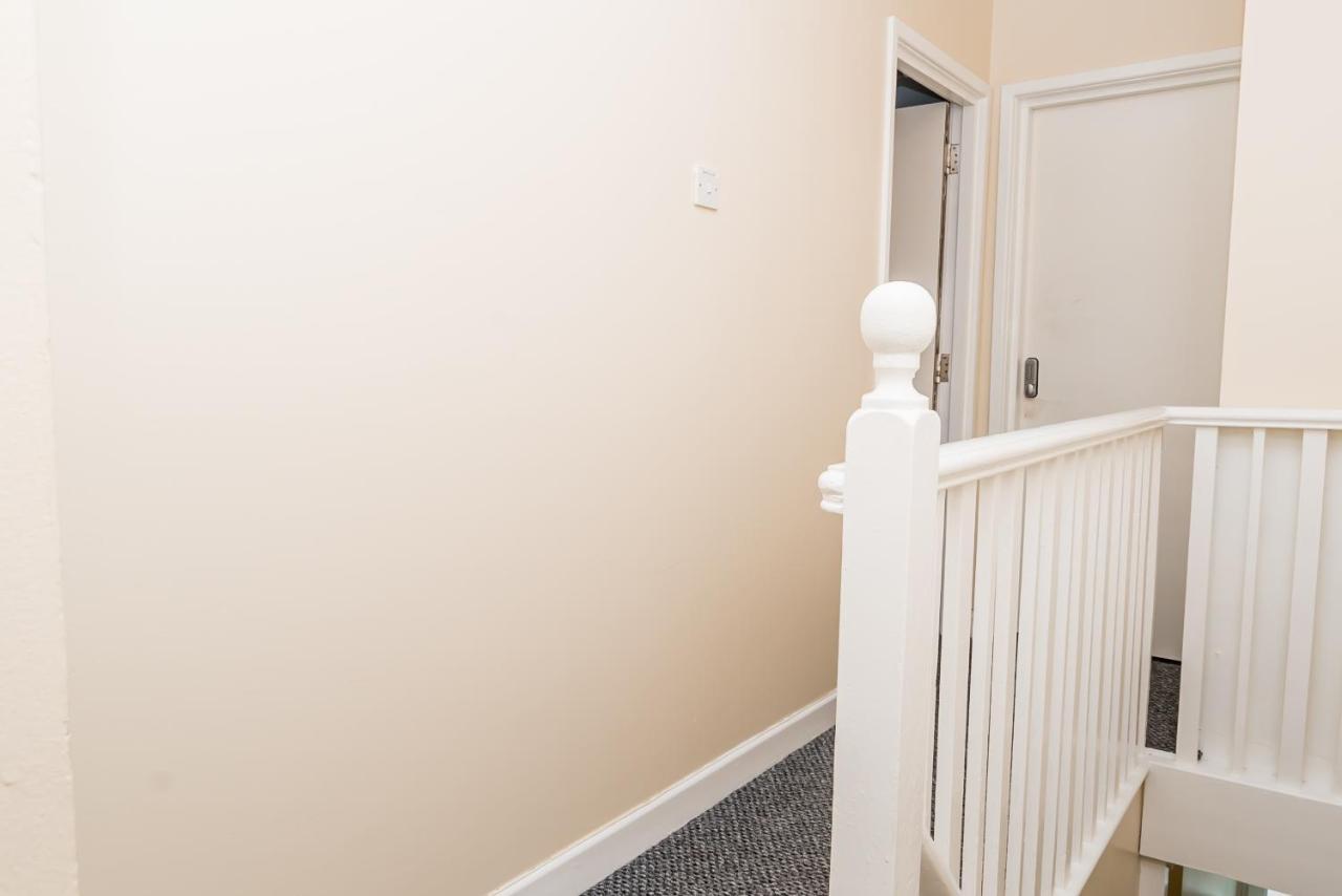 Shirley House 2, Self Catering Guest House, Self Check In, Smart Locks, 10 Min Walk To Southampton General, Aspire And Princess Anne Hospitals, Access To Fully Equipped Kitchen, Excellent Transport Links, Ideal For Longer Stays And Hospital Shifts Luaran gambar
