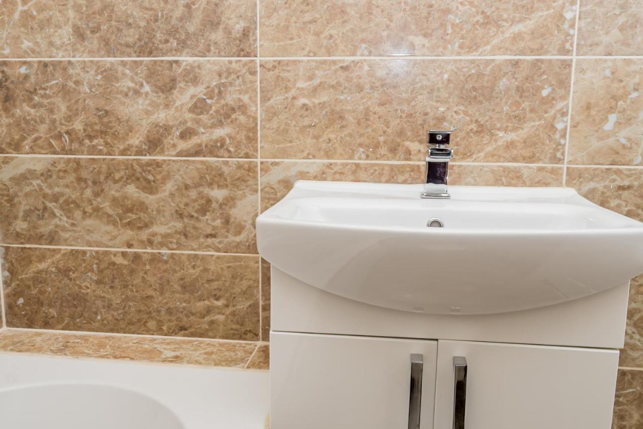Shirley House 2, Self Catering Guest House, Self Check In, Smart Locks, 10 Min Walk To Southampton General, Aspire And Princess Anne Hospitals, Access To Fully Equipped Kitchen, Excellent Transport Links, Ideal For Longer Stays And Hospital Shifts Luaran gambar
