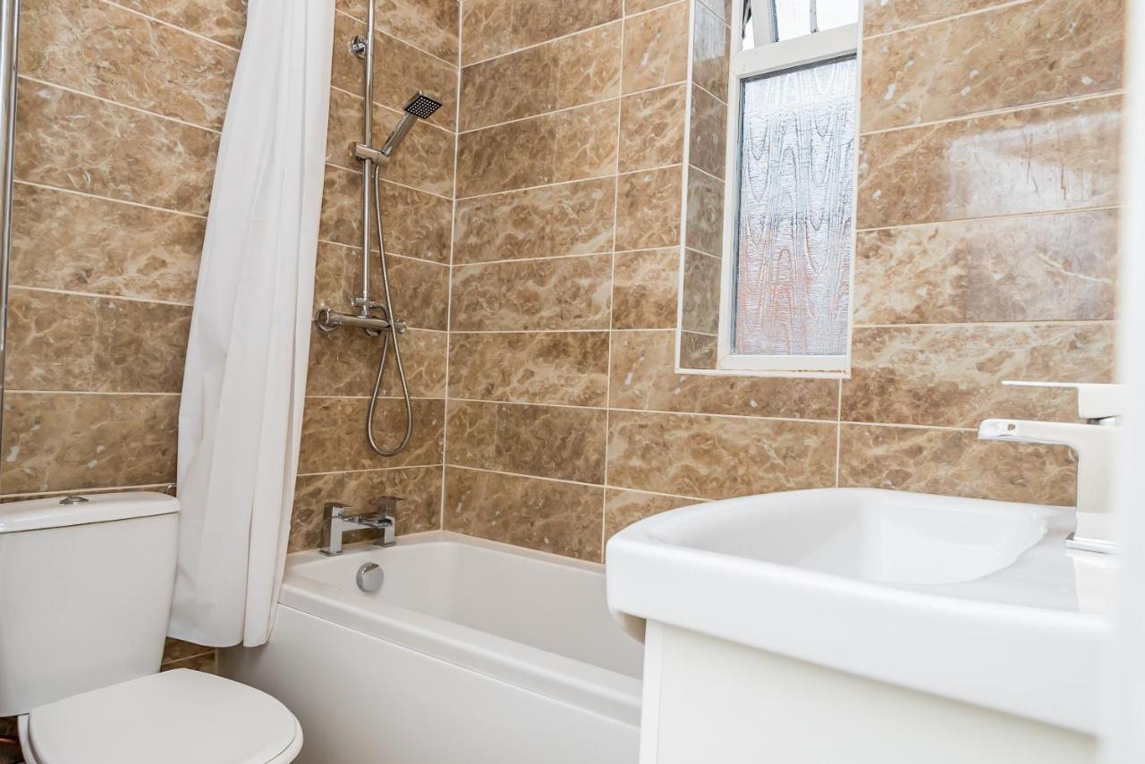 Shirley House 2, Self Catering Guest House, Self Check In, Smart Locks, 10 Min Walk To Southampton General, Aspire And Princess Anne Hospitals, Access To Fully Equipped Kitchen, Excellent Transport Links, Ideal For Longer Stays And Hospital Shifts Luaran gambar