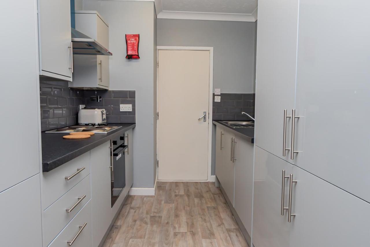 Shirley House 2, Self Catering Guest House, Self Check In, Smart Locks, 10 Min Walk To Southampton General, Aspire And Princess Anne Hospitals, Access To Fully Equipped Kitchen, Excellent Transport Links, Ideal For Longer Stays And Hospital Shifts Luaran gambar
