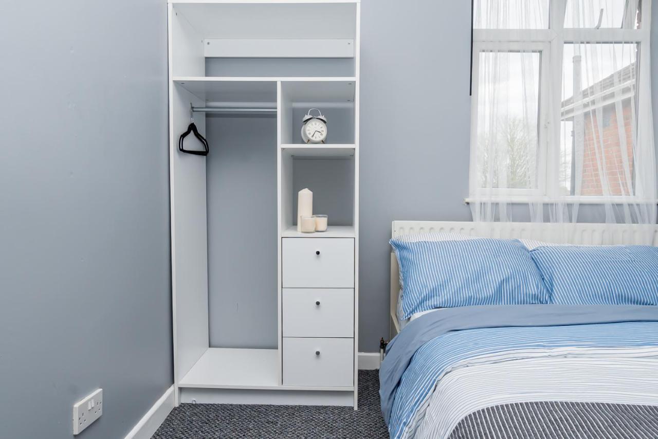Shirley House 2, Self Catering Guest House, Self Check In, Smart Locks, 10 Min Walk To Southampton General, Aspire And Princess Anne Hospitals, Access To Fully Equipped Kitchen, Excellent Transport Links, Ideal For Longer Stays And Hospital Shifts Luaran gambar