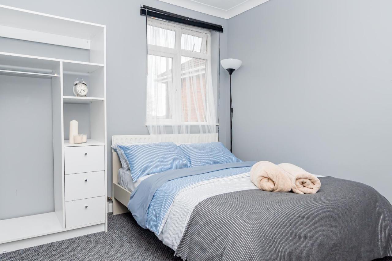 Shirley House 2, Self Catering Guest House, Self Check In, Smart Locks, 10 Min Walk To Southampton General, Aspire And Princess Anne Hospitals, Access To Fully Equipped Kitchen, Excellent Transport Links, Ideal For Longer Stays And Hospital Shifts Luaran gambar