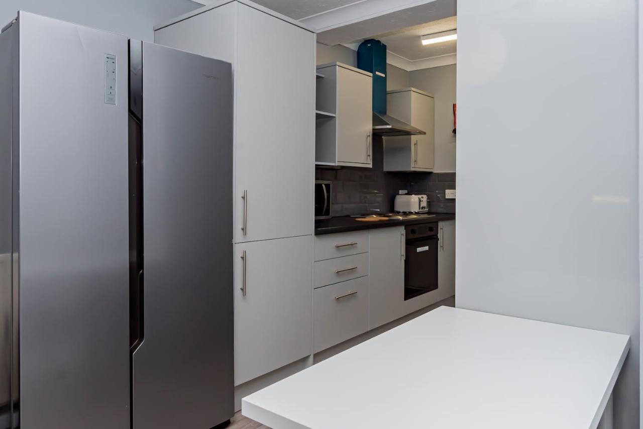 Shirley House 2, Self Catering Guest House, Self Check In, Smart Locks, 10 Min Walk To Southampton General, Aspire And Princess Anne Hospitals, Access To Fully Equipped Kitchen, Excellent Transport Links, Ideal For Longer Stays And Hospital Shifts Luaran gambar