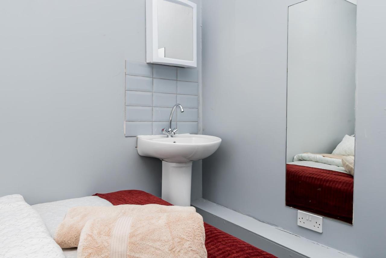 Shirley House 2, Self Catering Guest House, Self Check In, Smart Locks, 10 Min Walk To Southampton General, Aspire And Princess Anne Hospitals, Access To Fully Equipped Kitchen, Excellent Transport Links, Ideal For Longer Stays And Hospital Shifts Luaran gambar