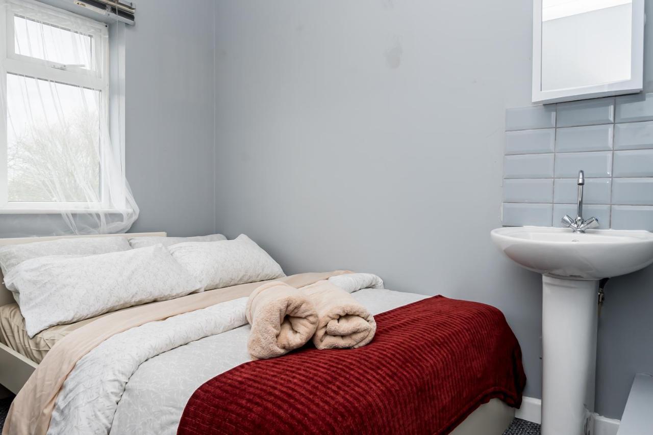 Shirley House 2, Self Catering Guest House, Self Check In, Smart Locks, 10 Min Walk To Southampton General, Aspire And Princess Anne Hospitals, Access To Fully Equipped Kitchen, Excellent Transport Links, Ideal For Longer Stays And Hospital Shifts Luaran gambar