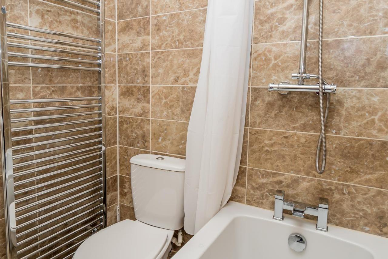 Shirley House 2, Self Catering Guest House, Self Check In, Smart Locks, 10 Min Walk To Southampton General, Aspire And Princess Anne Hospitals, Access To Fully Equipped Kitchen, Excellent Transport Links, Ideal For Longer Stays And Hospital Shifts Luaran gambar