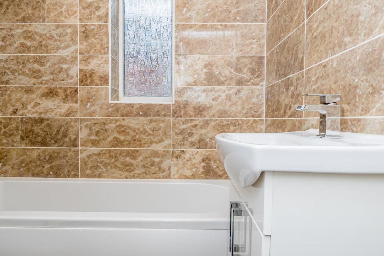 Shirley House 2, Self Catering Guest House, Self Check In, Smart Locks, 10 Min Walk To Southampton General, Aspire And Princess Anne Hospitals, Access To Fully Equipped Kitchen, Excellent Transport Links, Ideal For Longer Stays And Hospital Shifts Luaran gambar