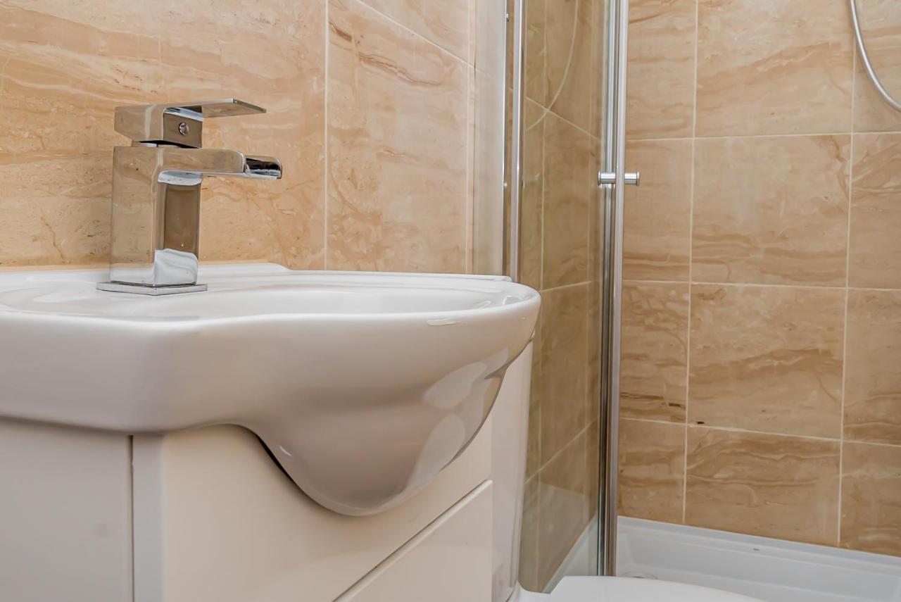 Shirley House 2, Self Catering Guest House, Self Check In, Smart Locks, 10 Min Walk To Southampton General, Aspire And Princess Anne Hospitals, Access To Fully Equipped Kitchen, Excellent Transport Links, Ideal For Longer Stays And Hospital Shifts Luaran gambar