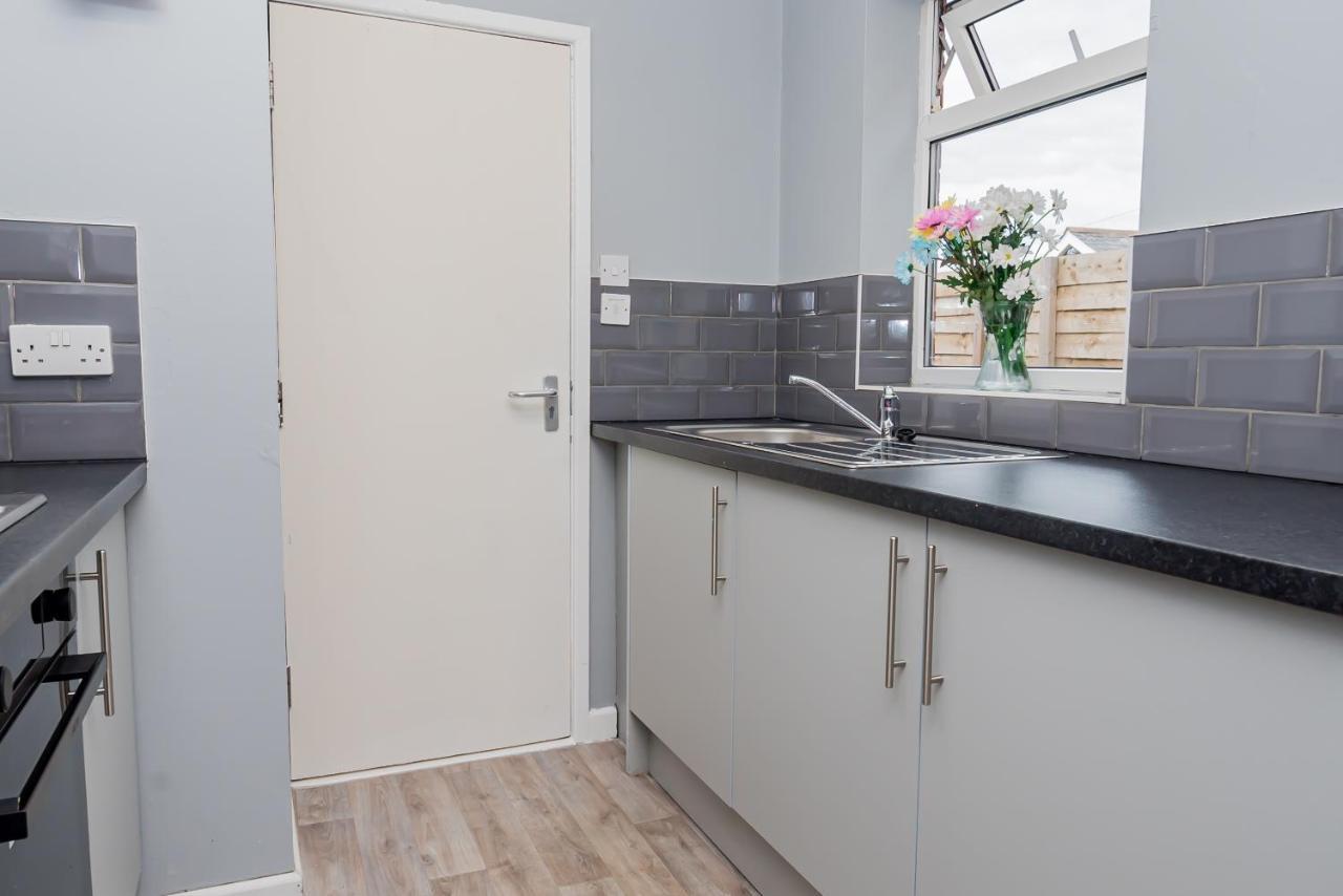Shirley House 2, Self Catering Guest House, Self Check In, Smart Locks, 10 Min Walk To Southampton General, Aspire And Princess Anne Hospitals, Access To Fully Equipped Kitchen, Excellent Transport Links, Ideal For Longer Stays And Hospital Shifts Luaran gambar