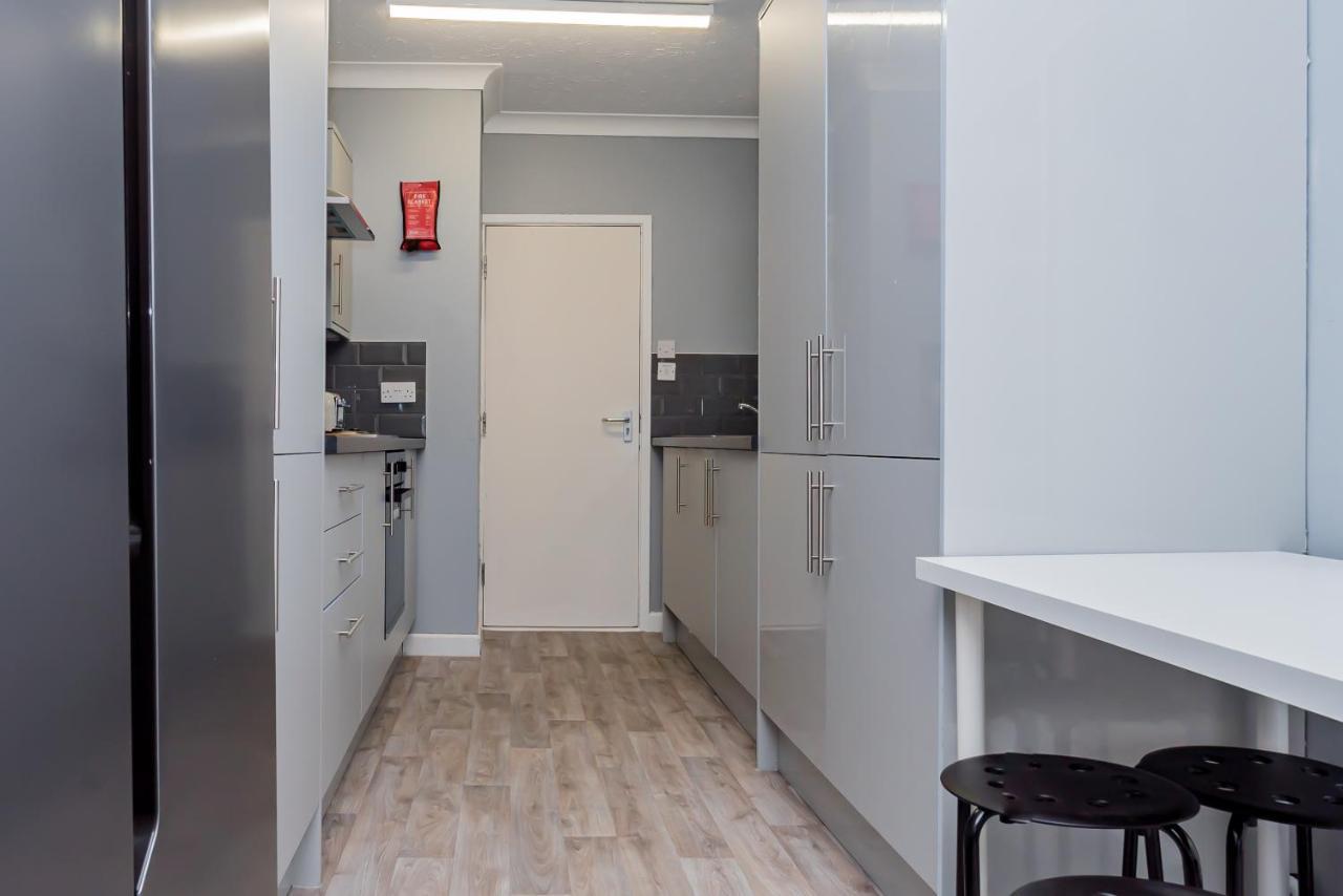 Shirley House 2, Self Catering Guest House, Self Check In, Smart Locks, 10 Min Walk To Southampton General, Aspire And Princess Anne Hospitals, Access To Fully Equipped Kitchen, Excellent Transport Links, Ideal For Longer Stays And Hospital Shifts Luaran gambar