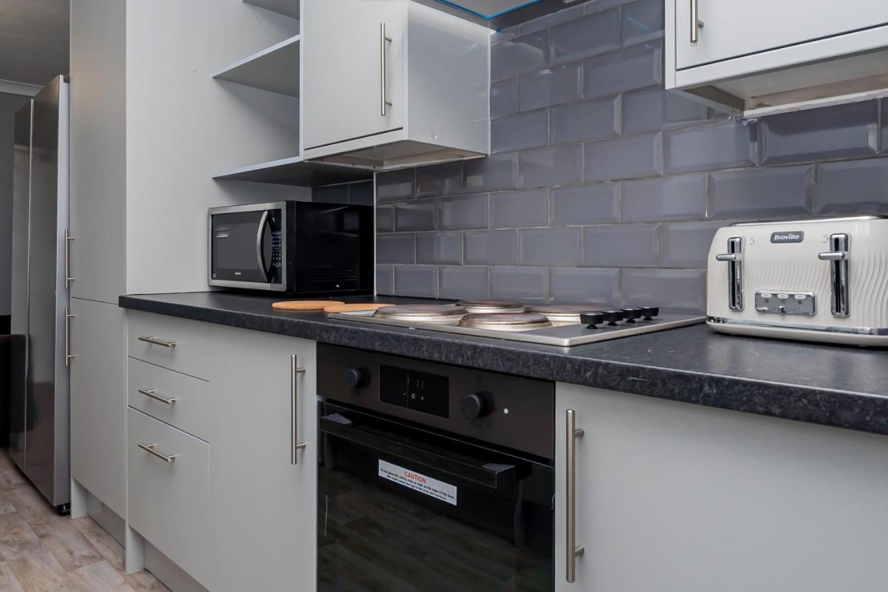 Shirley House 2, Self Catering Guest House, Self Check In, Smart Locks, 10 Min Walk To Southampton General, Aspire And Princess Anne Hospitals, Access To Fully Equipped Kitchen, Excellent Transport Links, Ideal For Longer Stays And Hospital Shifts Luaran gambar