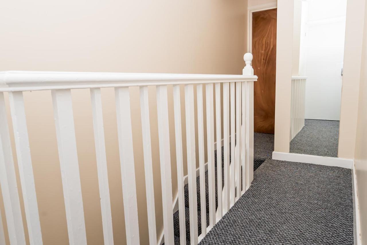 Shirley House 2, Self Catering Guest House, Self Check In, Smart Locks, 10 Min Walk To Southampton General, Aspire And Princess Anne Hospitals, Access To Fully Equipped Kitchen, Excellent Transport Links, Ideal For Longer Stays And Hospital Shifts Luaran gambar