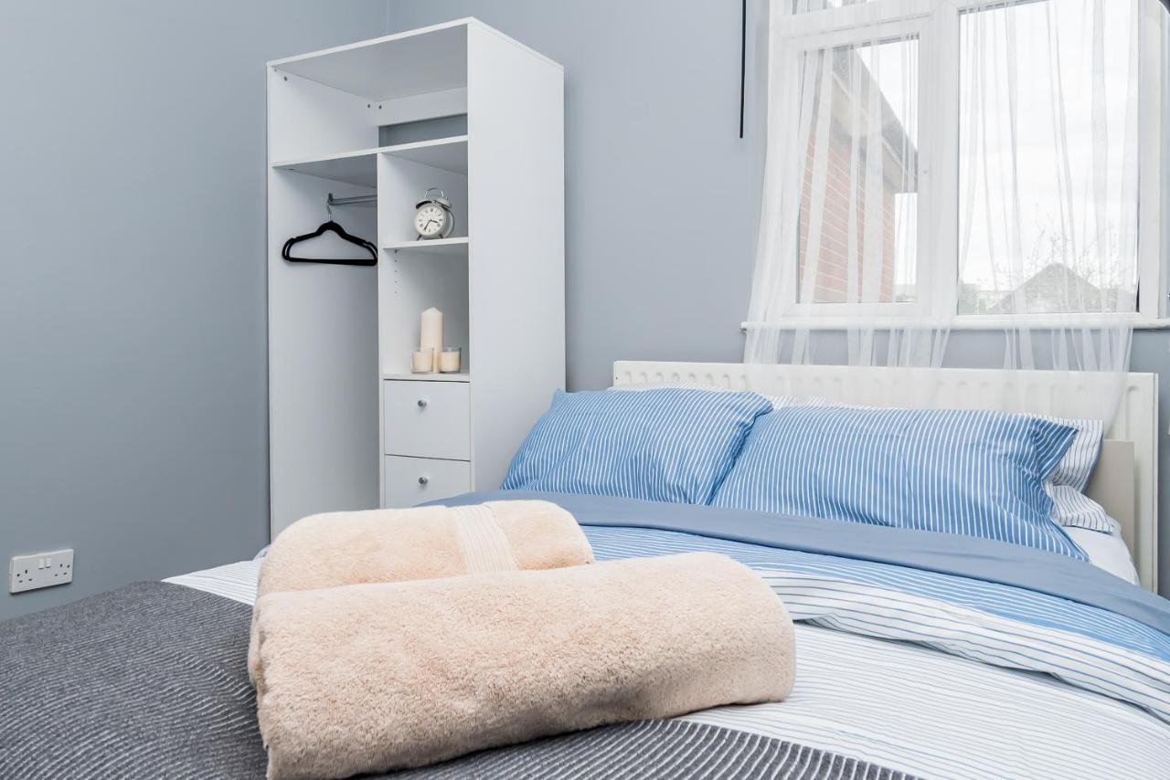 Shirley House 2, Self Catering Guest House, Self Check In, Smart Locks, 10 Min Walk To Southampton General, Aspire And Princess Anne Hospitals, Access To Fully Equipped Kitchen, Excellent Transport Links, Ideal For Longer Stays And Hospital Shifts Luaran gambar
